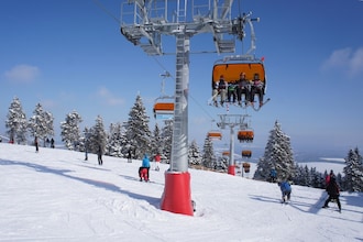 SKICHOM B