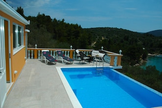 Island Villa Niny