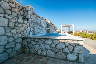 Villa White Lady