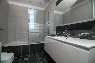 Villa White Lady
