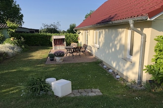 Hohenkirchen mit Garten Terrasse und Strandkorb