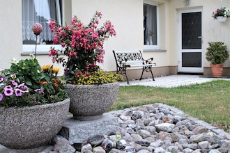 Hohenkirchen mit Garten Terrasse und Strandkorb