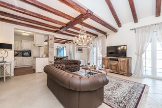 Villa Mek
