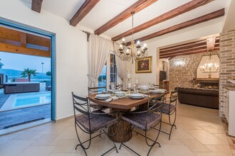 Villa Mek