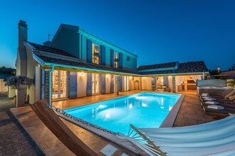 Villa Mek