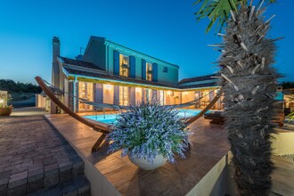 Villa Mek
