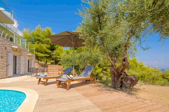 Villa Keri Sea