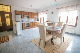 Villa Maria Buzet with Shared Pool \/ Apartment Maria I with Garden View