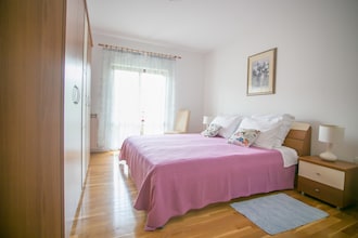 Villa Maria Buzet with Shared Pool \/ Apartment Maria I with Garden View
