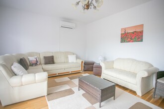 Villa Maria Buzet with Shared Pool \/ Apartment Maria I with Garden View