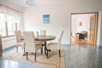 Villa Maria Buzet with Shared Pool \/ Apartment Maria I with Garden View