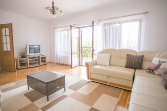 Villa Maria Buzet with Shared Pool \/ Apartment Maria I with Garden View