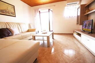 Holiday House Mar-Ana