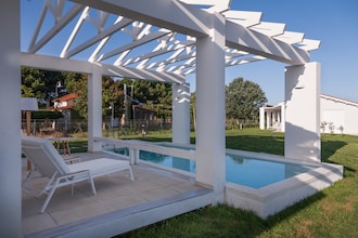Private Pool Villa White Villas