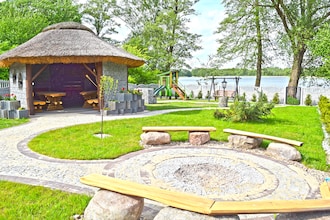 A house on the shore of the lake