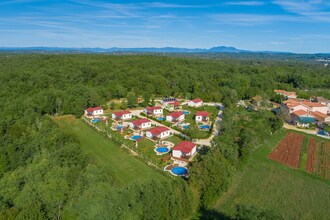 Holiday house with private pool No.2 in holiday park Jelovci