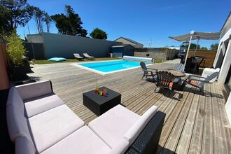 Holiday home with private pool Ploemeur