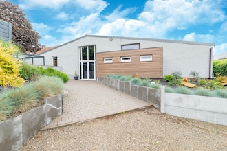 Gite à la ferme avec Piscine intérrieur  sauna et bains à remous