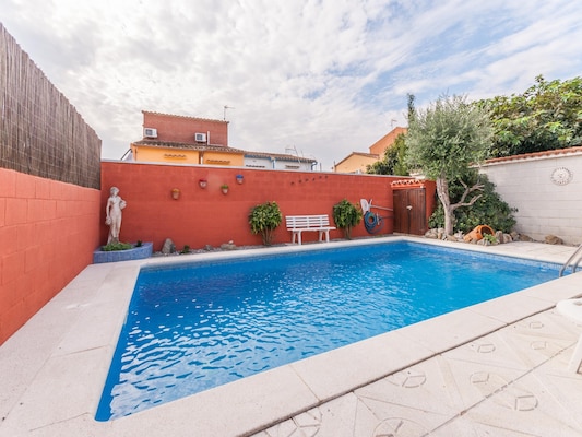 Ferienhaus mit umzäuntem Garten in Castello de Empuries (Spanien) und 1 Hund erlaubt