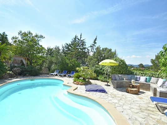 Ferienhaus mit umzäuntem Garten in Fréjus (Frankreich) und 3 Hunde erlaubt