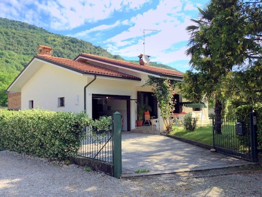 Ferienhaus mit umzäuntem Garten in Travesio (Italien) und 1 Hund erlaubt
