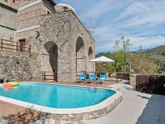 Vakantiehuis met privé zwembad in Casola in Lunigiana (Italië) voor 10 personen
