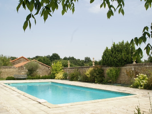 Vakantiehuis met privé zwembad in Lencloître (Frankrijk) voor 10 personen