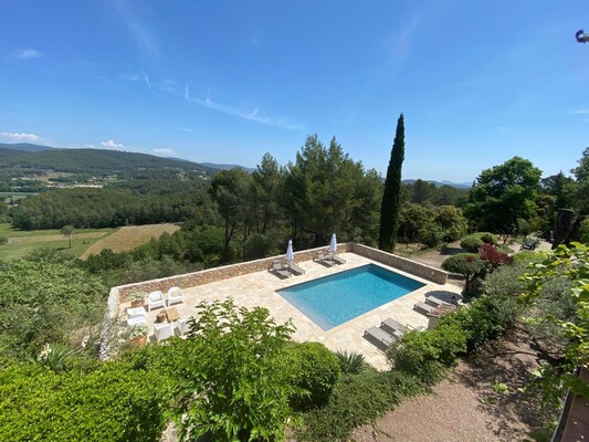 Vakantiehuis met omheinde tuin in Flayosc (Frankrijk) 3 honden zijn welkom