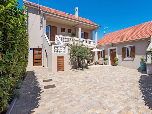 Ferienhaus mit umzäuntem Garten in Privlaka (Kroatien) und 3 Hunde erlaubt