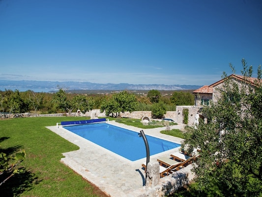 Vakantiehuis met privé zwembad in Krk - Malinska (Kroatië) voor 6 personen