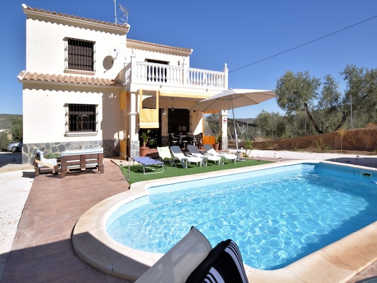Ferienhaus mit umzäuntem Garten in Villanueva de Trabuco (Spanien) und 1 Hund erlaubt
