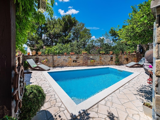 Vakantiehuis met privé zwembad in Maslenica Jasenice (Kroatië) voor 8 personen