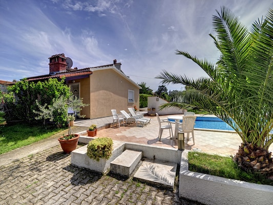 Vakantiehuis met zwembad in Medulin (Kroatië) voor 2 personen