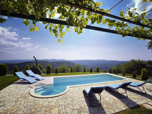 Vakantiehuis met privé zwembad in DOLENJA VAS (LUPOGLAV) (Kroatië) voor 10 personen