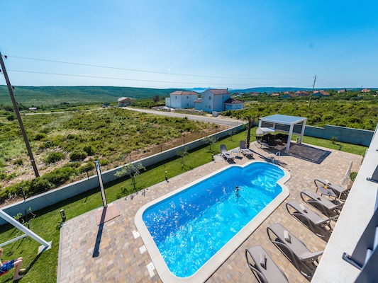 Vakantiehuis met privé zwembad in Debeljak (Kroatië) voor 8 personen