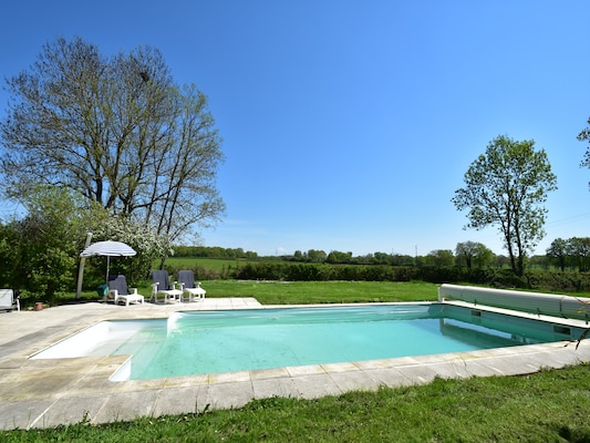 Vakantiehuis met privé zwembad in Chantenay-Saint-Imbert (Frankrijk) voor 4 personen