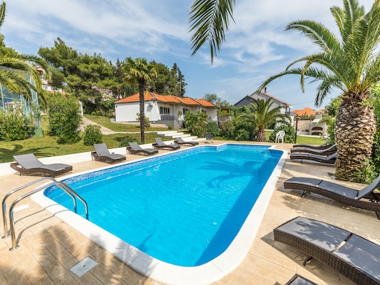 Ferienhaus mit umzäuntem Garten in Bibinje (Kroatien) und 2 Hunde erlaubt
