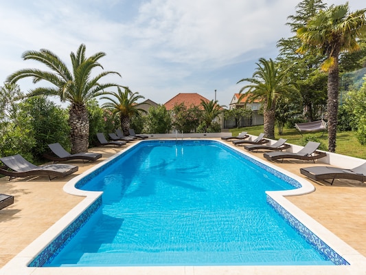 Ferienhaus mit umzäuntem Garten in Bibinje (Kroatien) und 2 Hunde erlaubt