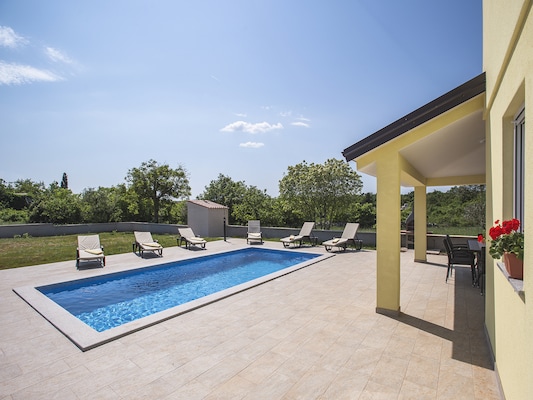 Ferienhaus mit umzäuntem Garten in MARCANA (Kroatien) und 1 Hund erlaubt