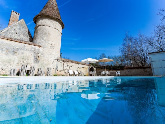 Vakantiehuis met privé zwembad in Le Veurdre (Frankrijk) voor 8 personen