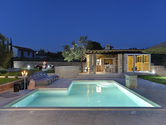 Vakantiehuis met privé zwembad in Rovinjsko Selo (Kroatië) voor 8 personen