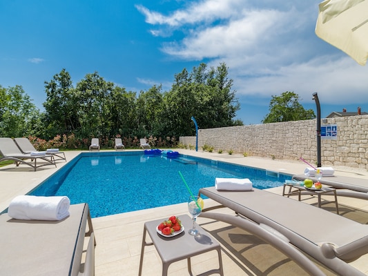 Vakantiehuis met omheinde tuin in Svetvincenat (Kroatië) 1 hond is welkom