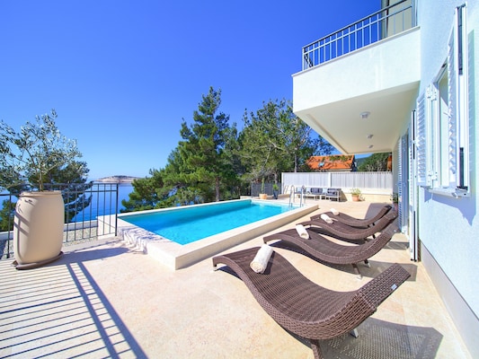 Vakantiehuis met privé zwembad in Martinscica (Kroatië) voor 8 personen