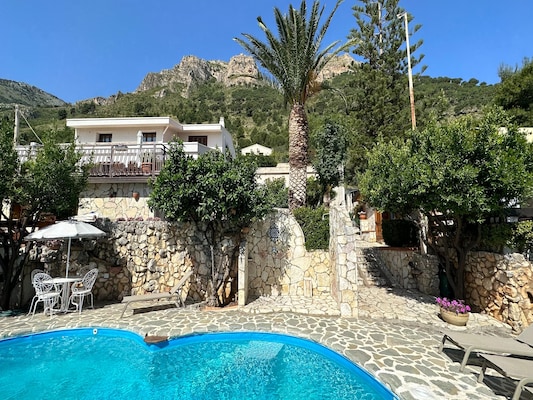 Vakantiehuis met zwembad in Castellammare del Golfo (Italië) voor 6 personen