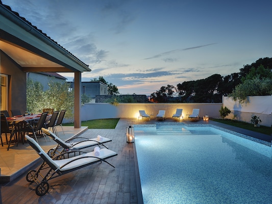 Ferienhaus mit umzäuntem Garten in Vinkuran (Kroatien) und 1 Hund erlaubt