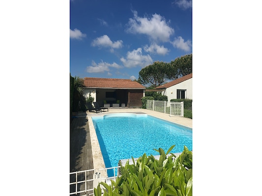 Vakantiehuis met privé zwembad in Brives-sur-Charente (Frankrijk) voor 8 personen