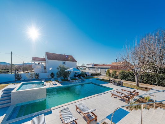 Vakantiehuis met privé zwembad in Galovac (Kroatië) voor 12 personen