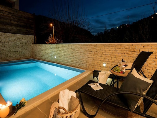 Vakantiehuis met privé zwembad in Zrnovnica (Kroatië) voor 9 personen