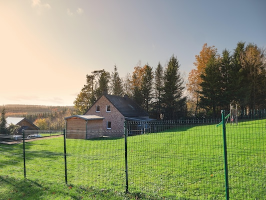 Ferienhaus mit umzäuntem Garten in Heure (somme-Leuze) (Belgien) und 2 Hunde erlaubt