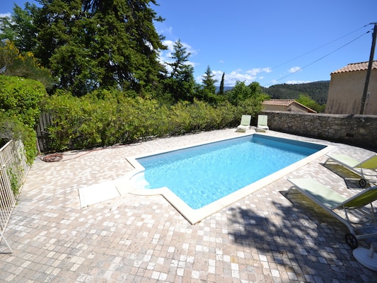 Ferienhaus mit umzäuntem Garten in Vaison-La-Romaine (Frankreich) und 2 Hunde erlaubt